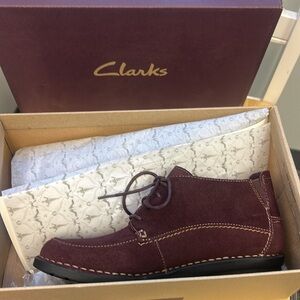 NEW Clarks Women’s Nikki Class Burgundy Suede Shoes Size 9